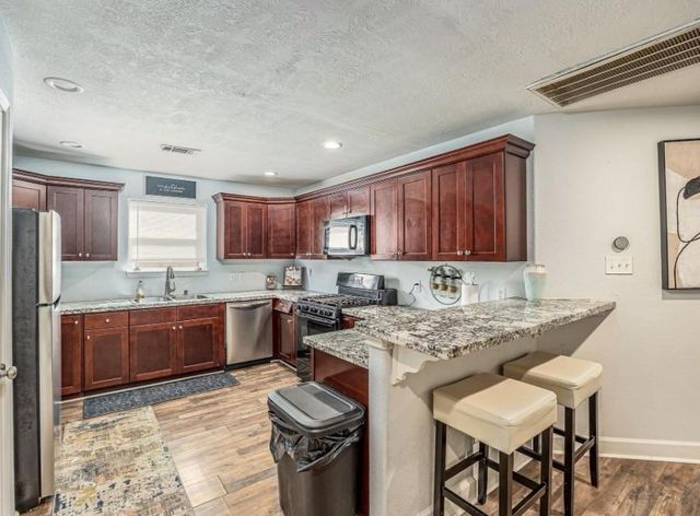 2113 W Gulf Street, Baytown, TX 77520