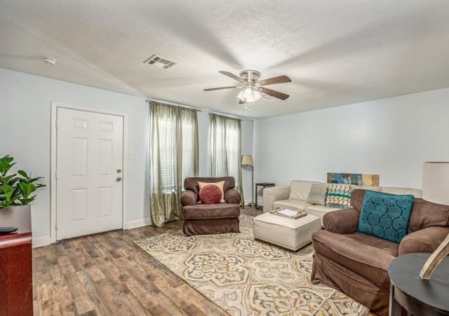 2113 W Gulf Street, Baytown, TX 77520