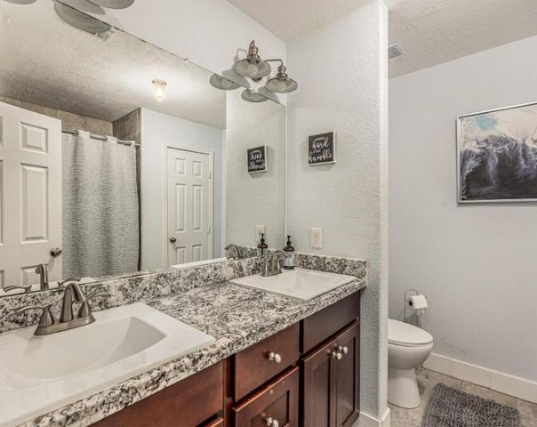 2113 W Gulf Street, Baytown, TX 77520