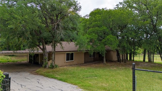 1517 Oakridge Court W, Azle, TX 76020