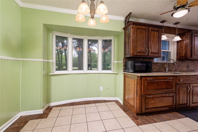 1517 Oakridge Court W, Azle, TX 76020