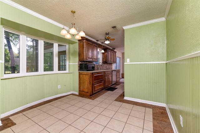 1517 Oakridge Court W, Azle, TX 76020