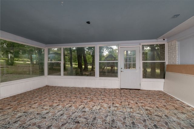 1517 Oakridge Court W, Azle, TX 76020