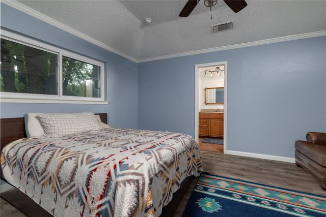 1517 Oakridge Court W, Azle, TX 76020