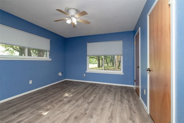 1517 Oakridge Court W, Azle, TX 76020