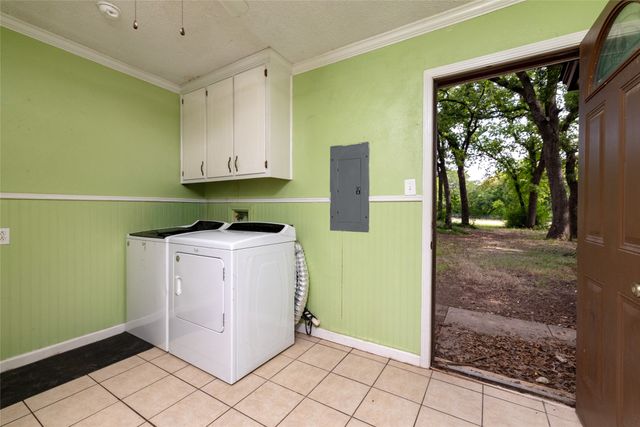 1517 Oakridge Court W, Azle, TX 76020