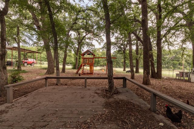 1517 Oakridge Court W, Azle, TX 76020