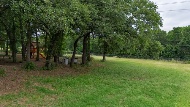1517 Oakridge Court W, Azle, TX 76020