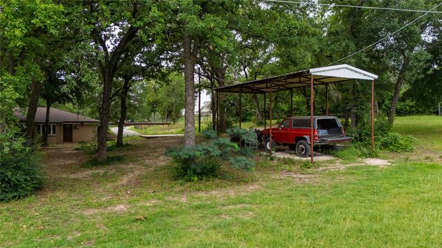 1517 Oakridge Court W, Azle, TX 76020