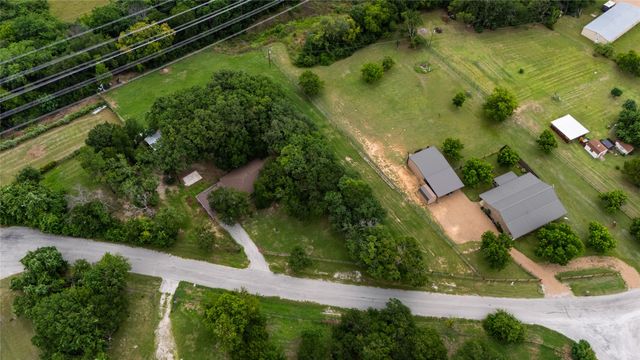 1517 Oakridge Court W, Azle, TX 76020