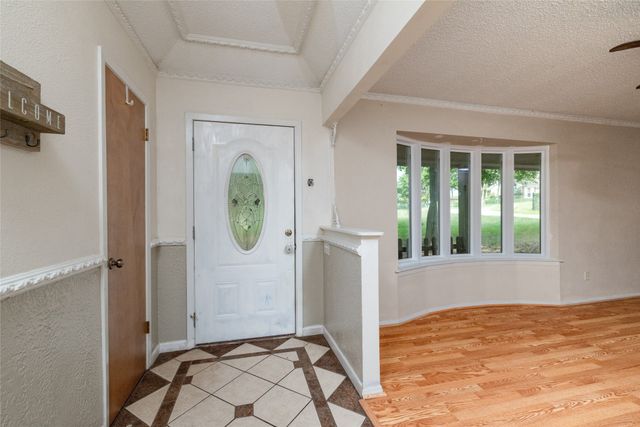 1517 Oakridge Court W, Azle, TX 76020