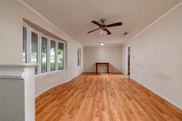 1517 Oakridge Court W, Azle, TX 76020