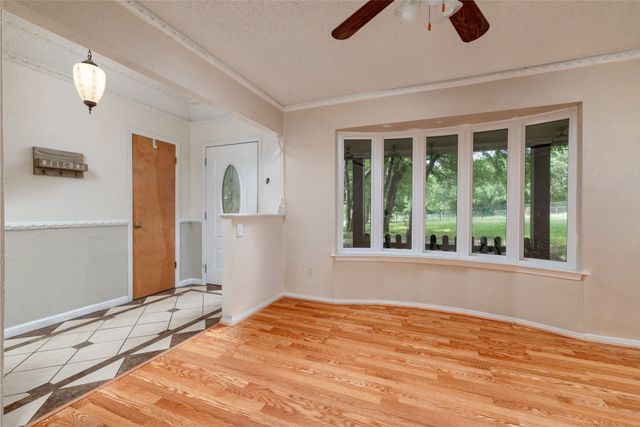 1517 Oakridge Court W, Azle, TX 76020
