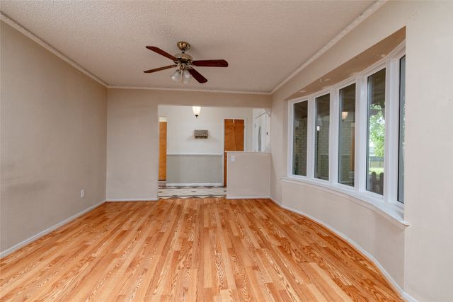 1517 Oakridge Court W, Azle, TX 76020