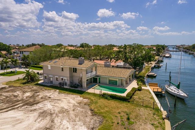2063 ILLINOIS AVENUE NE, St Petersburg, FL 33703