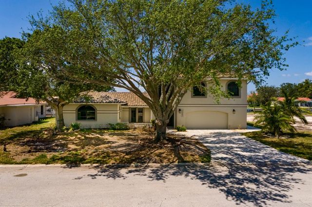 2063 ILLINOIS AVENUE NE, St Petersburg, FL 33703