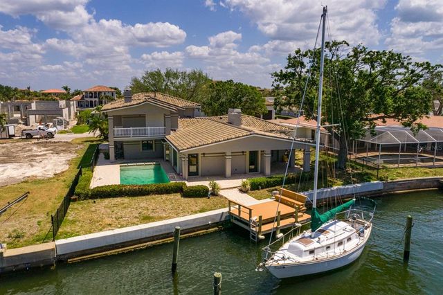 2063 ILLINOIS AVENUE NE, St Petersburg, FL 33703
