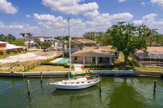 2063 ILLINOIS AVENUE NE, St Petersburg, FL 33703