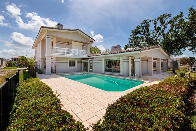 2063 ILLINOIS AVENUE NE, St Petersburg, FL 33703