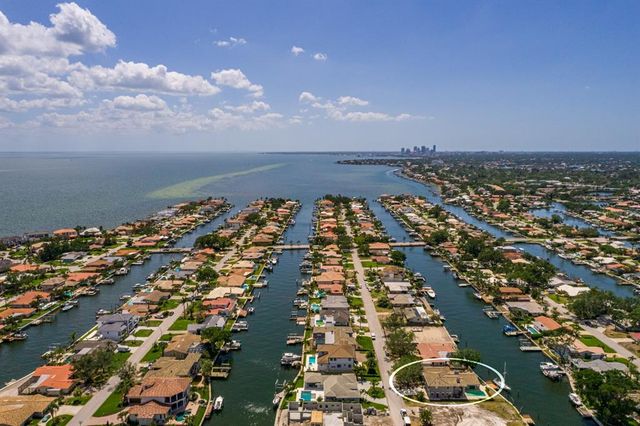 2063 ILLINOIS AVENUE NE, St Petersburg, FL 33703