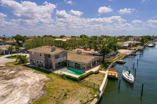 2063 ILLINOIS AVENUE NE, St Petersburg, FL 33703