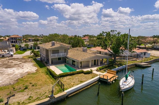 2063 ILLINOIS AVENUE NE, St Petersburg, FL 33703