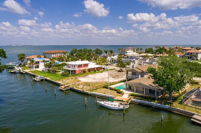 2063 ILLINOIS AVENUE NE, St Petersburg, FL 33703