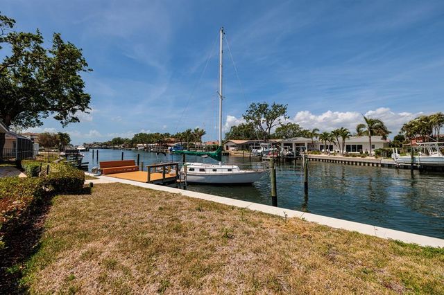 2063 ILLINOIS AVENUE NE, St Petersburg, FL 33703