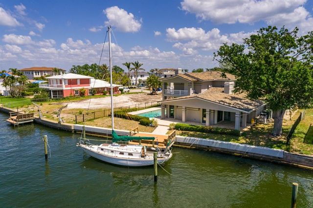 2063 ILLINOIS AVENUE NE, St Petersburg, FL 33703