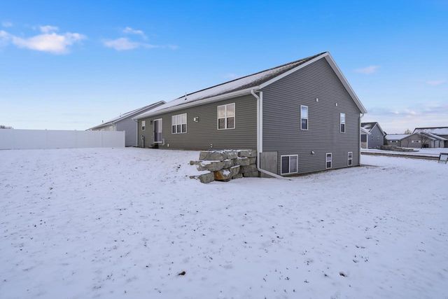 2148 Cambridge Court, Reedsburg, WI 53959