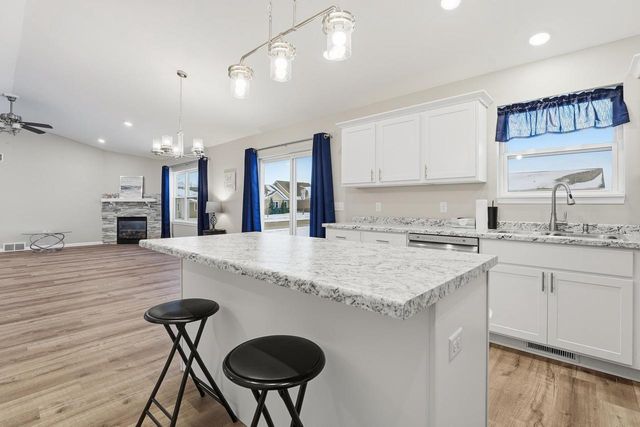 2148 Cambridge Court, Reedsburg, WI 53959