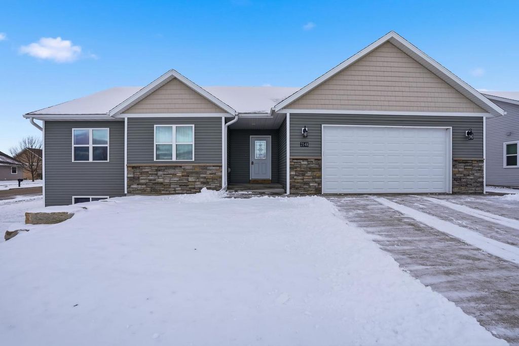 2148 Cambridge Court, Reedsburg, WI 53959