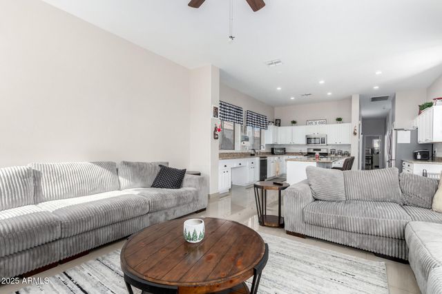 10625 W HARMONY Lane, Peoria, AZ 85382