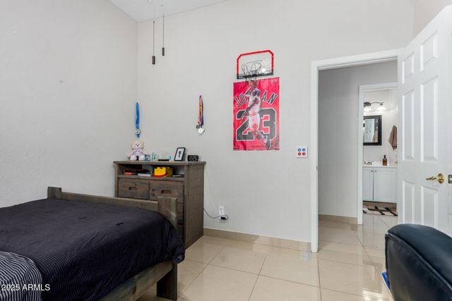 10625 W HARMONY Lane, Peoria, AZ 85382