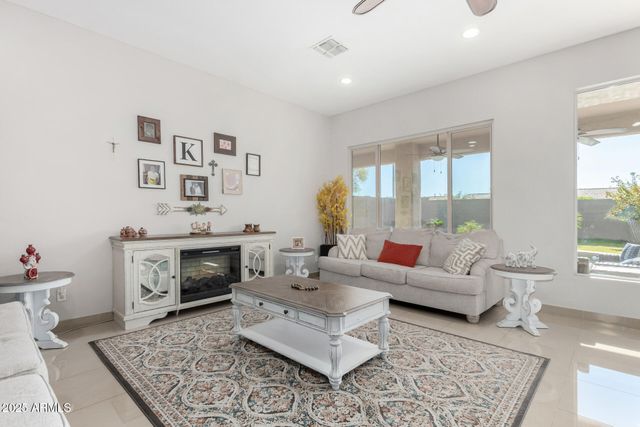 10625 W HARMONY Lane, Peoria, AZ 85382