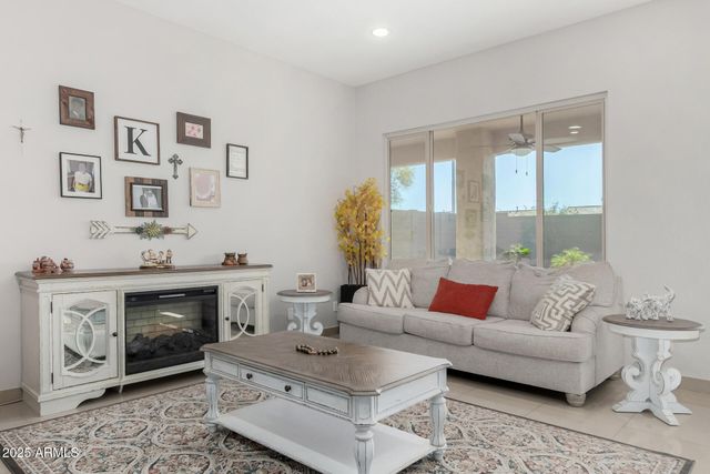 10625 W HARMONY Lane, Peoria, AZ 85382