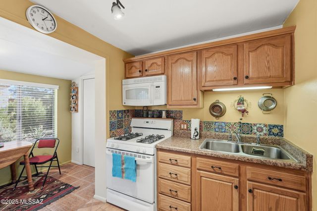 337 S Paseo Cerro A, Green Valley, AZ 85614