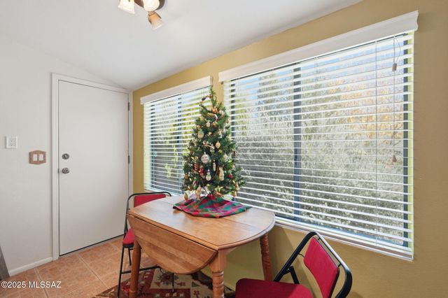 337 S Paseo Cerro A, Green Valley, AZ 85614