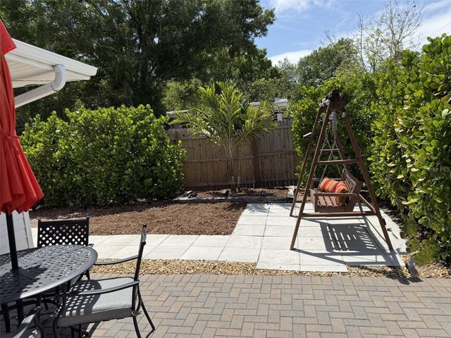 828 S TUTTLE AVENUE B, Sarasota, FL 34237