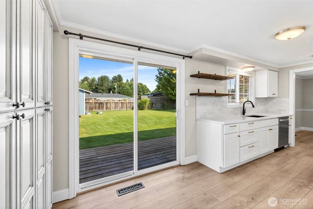 1206 S Walnut St, Burlington, WA 98233