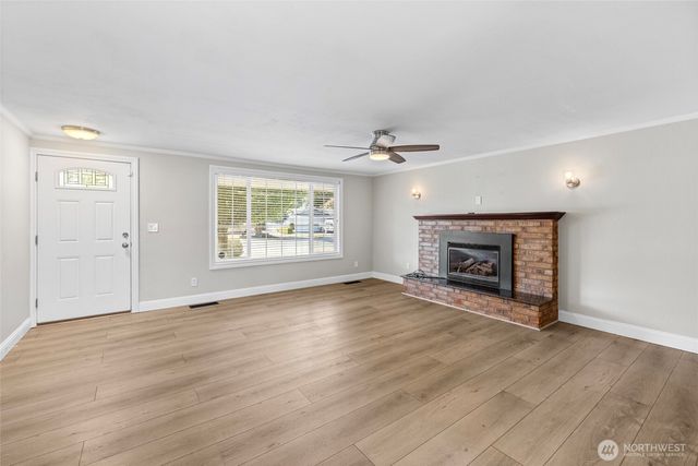 1206 S Walnut St, Burlington, WA 98233