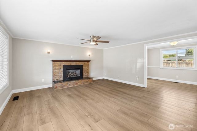1206 S Walnut St, Burlington, WA 98233