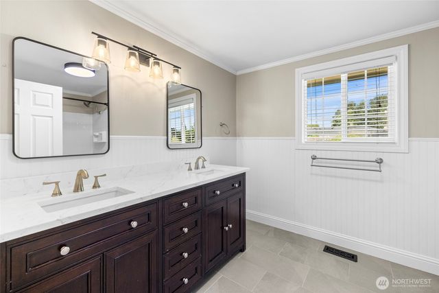 1206 S Walnut St, Burlington, WA 98233