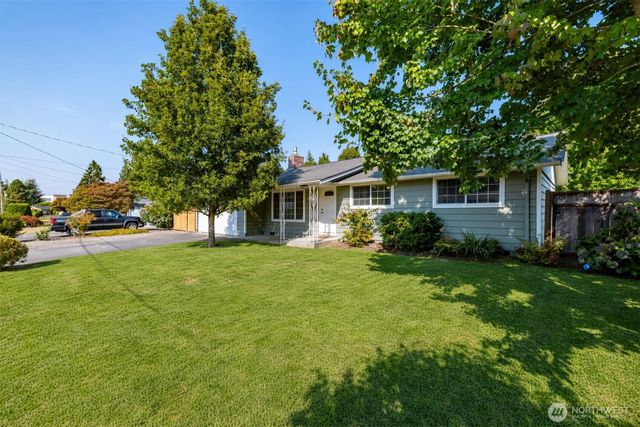 1206 S Walnut St, Burlington, WA 98233