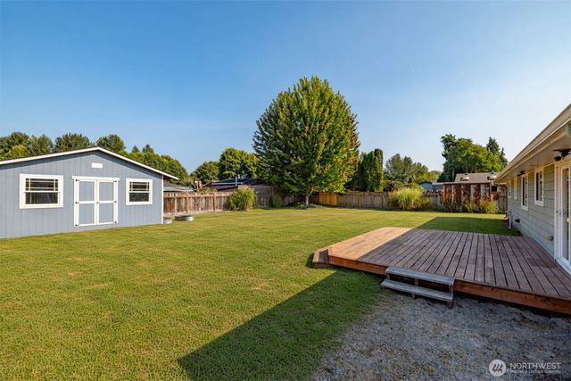 1206 S Walnut St, Burlington, WA 98233