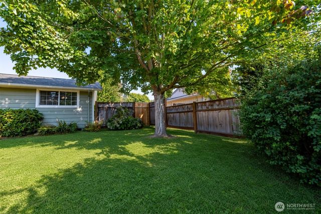 1206 S Walnut St, Burlington, WA 98233