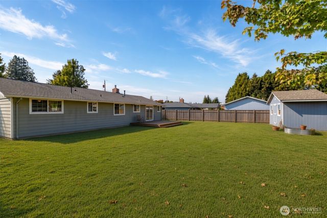 1206 S Walnut St, Burlington, WA 98233