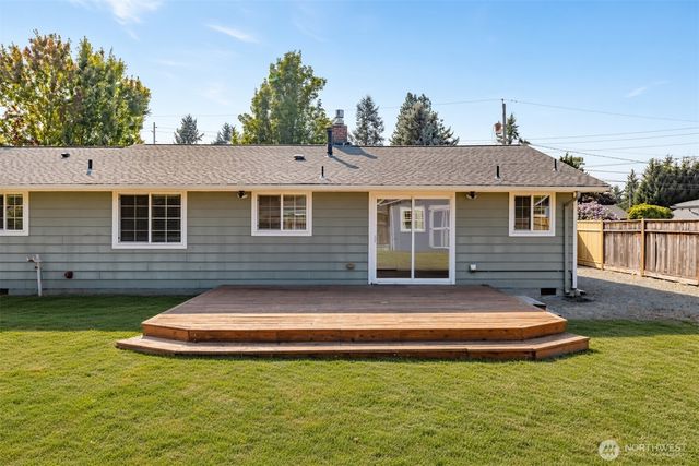 1206 S Walnut St, Burlington, WA 98233