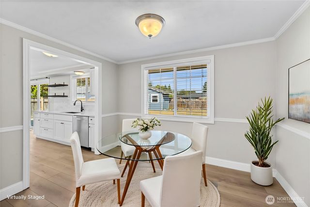 1206 S Walnut St, Burlington, WA 98233