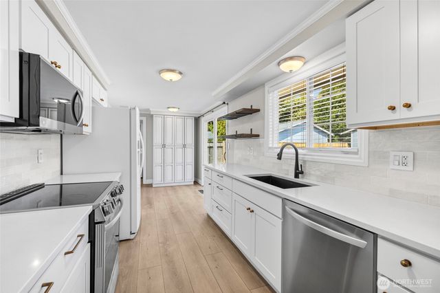 1206 S Walnut St, Burlington, WA 98233